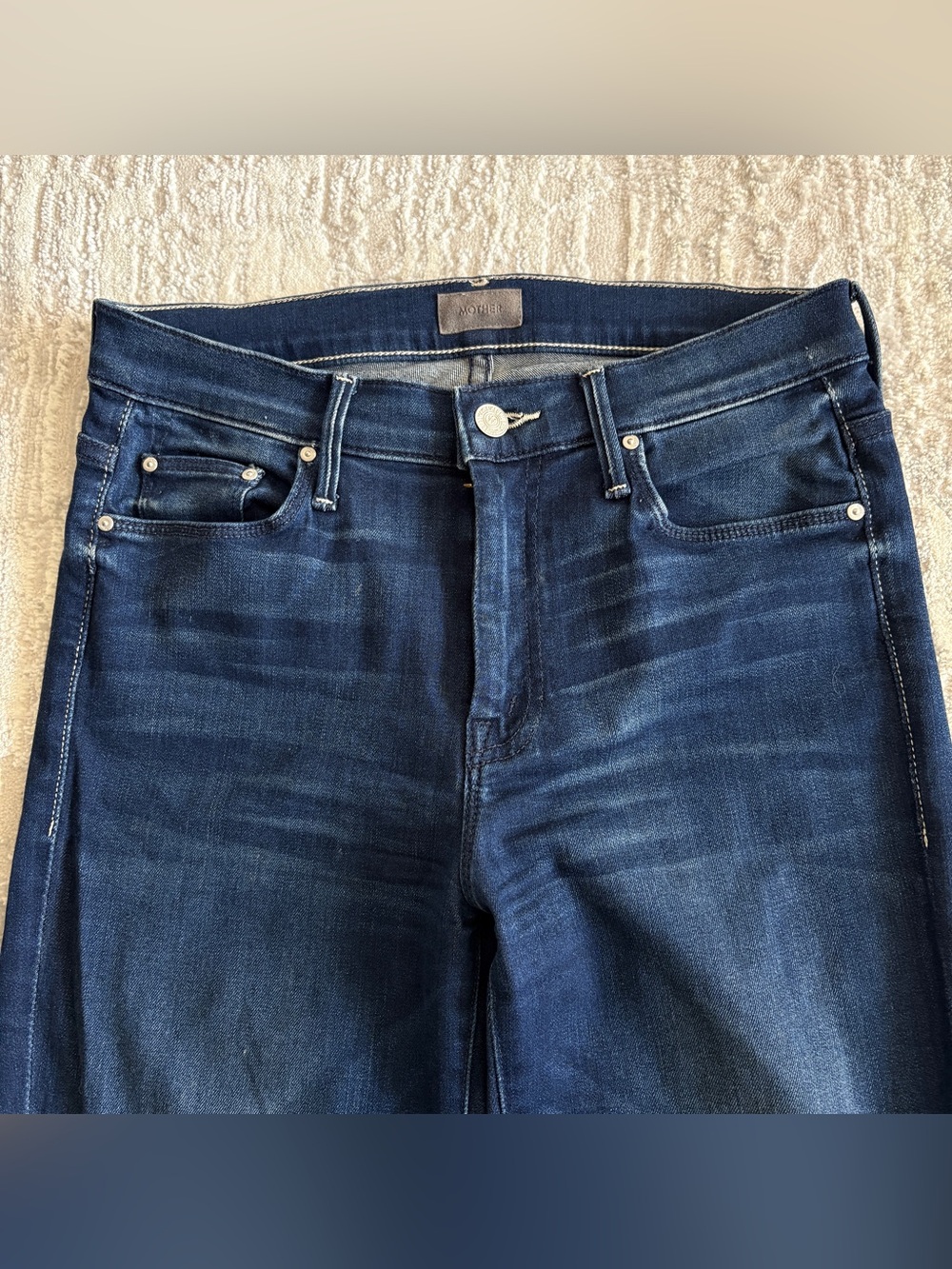 MOTHER The Weekender Fray Jeans Size 28 Tongue in Chic Wash - Picture 3 of 13